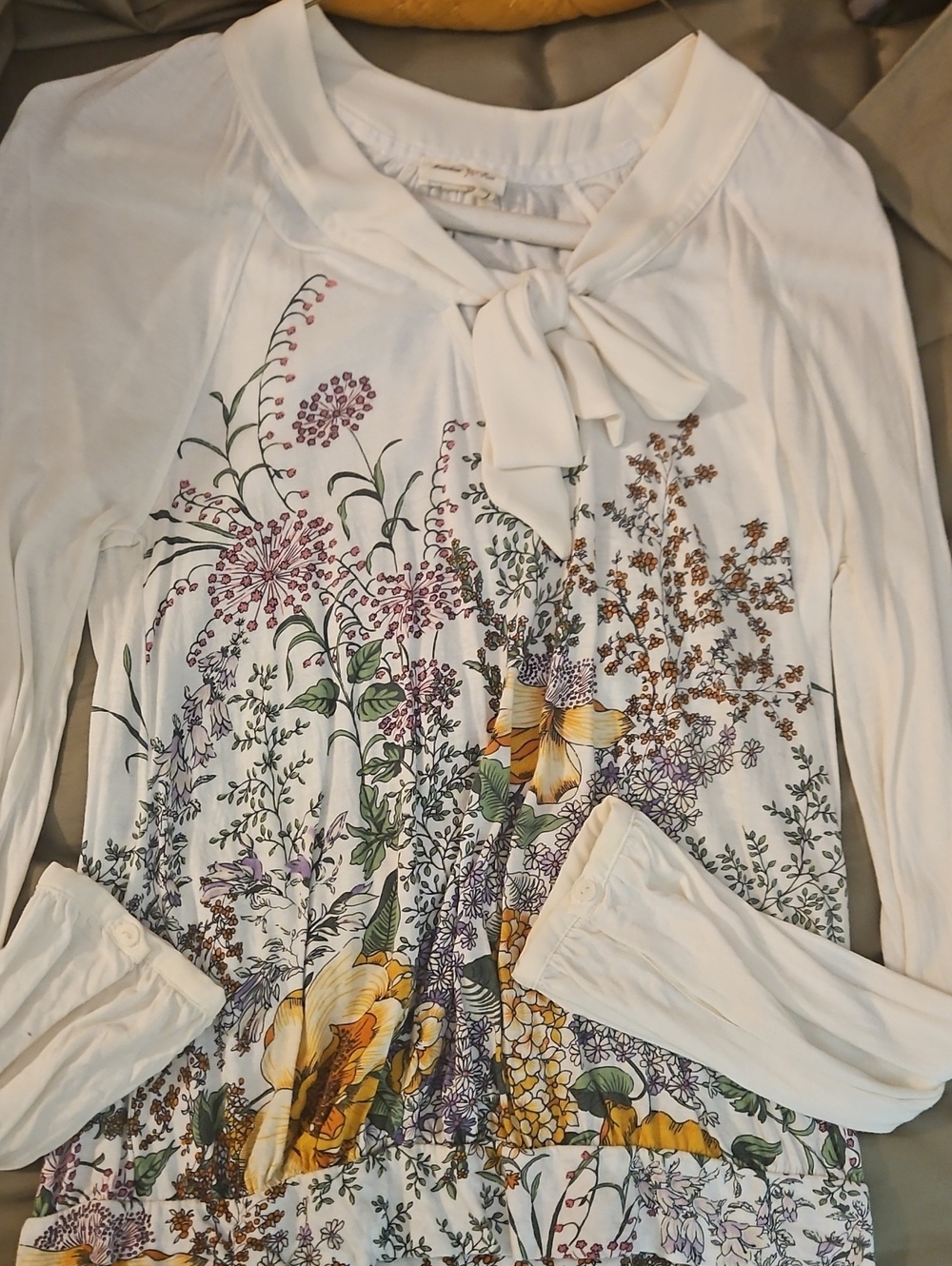 Meadow Rue White Montmagny Flkral Blouse with Tie Neck Sz S